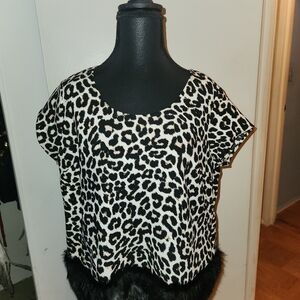 Worthington Black and White Animal Print Short Sleeve Top